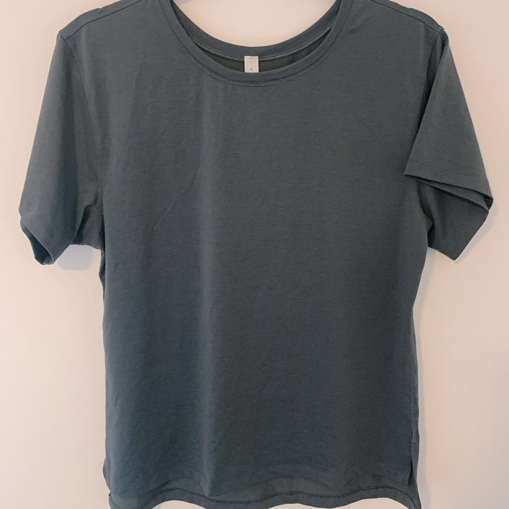 loose lululemon shirt, with slits at the bottom